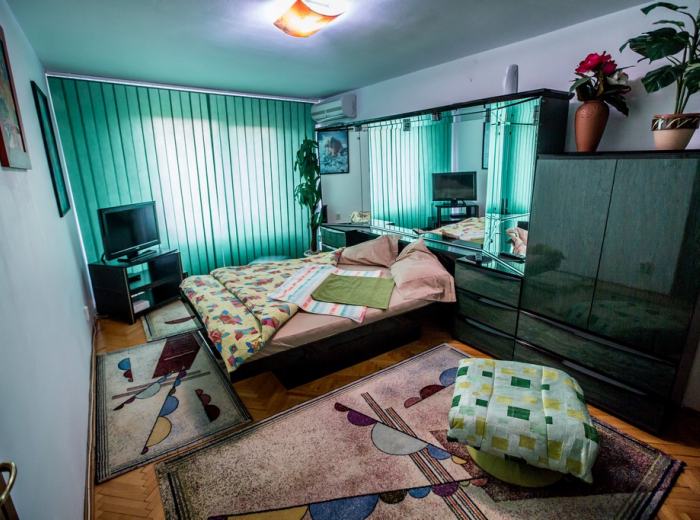 Short term studio flat for rent in Timisoara, new mattresses, linens and towels high quality