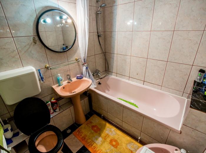 Studio flat 3 for rent Timisoara, bathroom with tub